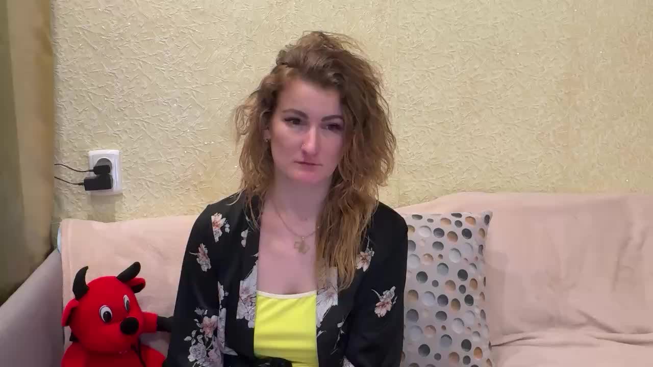_LutiK_ Cam Show Recorded 2025-02-04