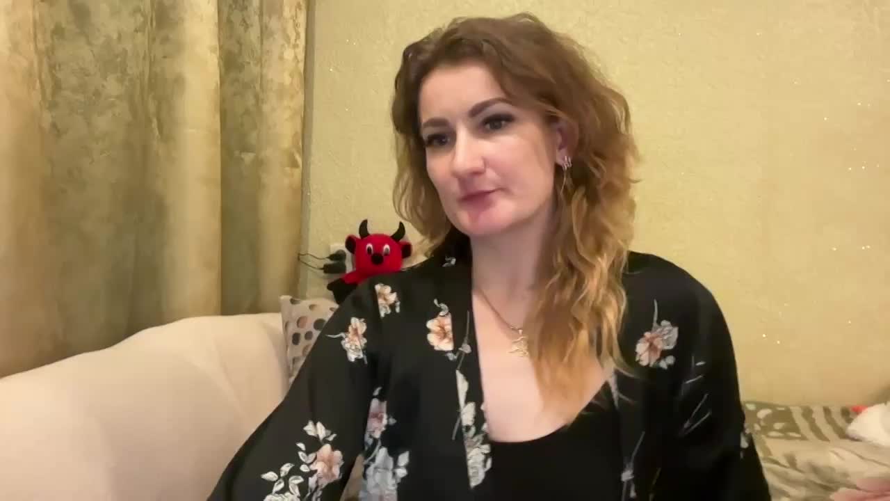 _LutiK_ Cam Show Recorded 2025-02-12