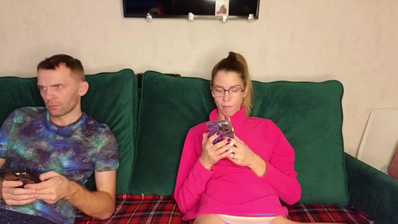 Couple_Twix Cam Show Recorded 2025-02-17 Mixdrop