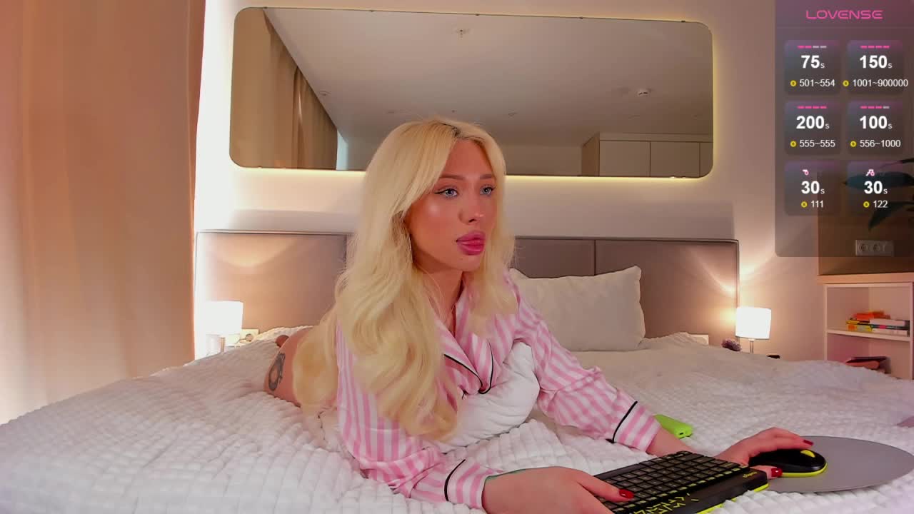 WOW-PeaCH-Girl Cam Show Recorded 2025-03-22
