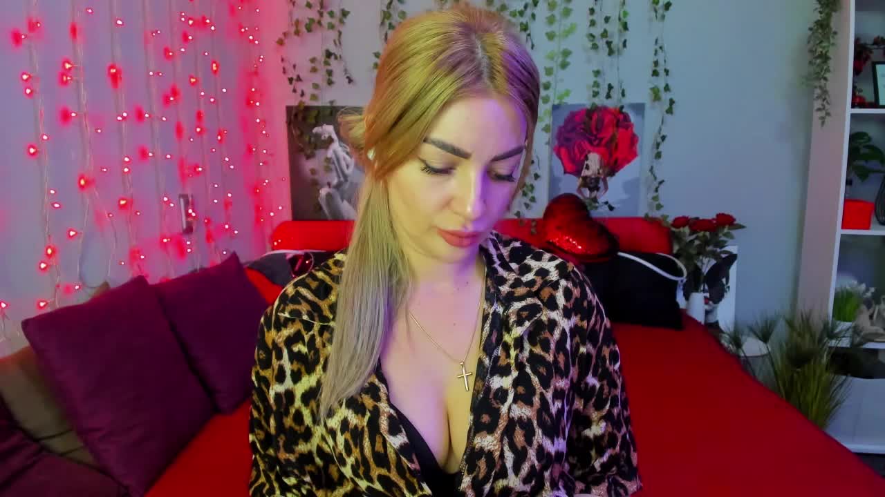 LunaBellucci Cam Show Recorded 2025-04-04