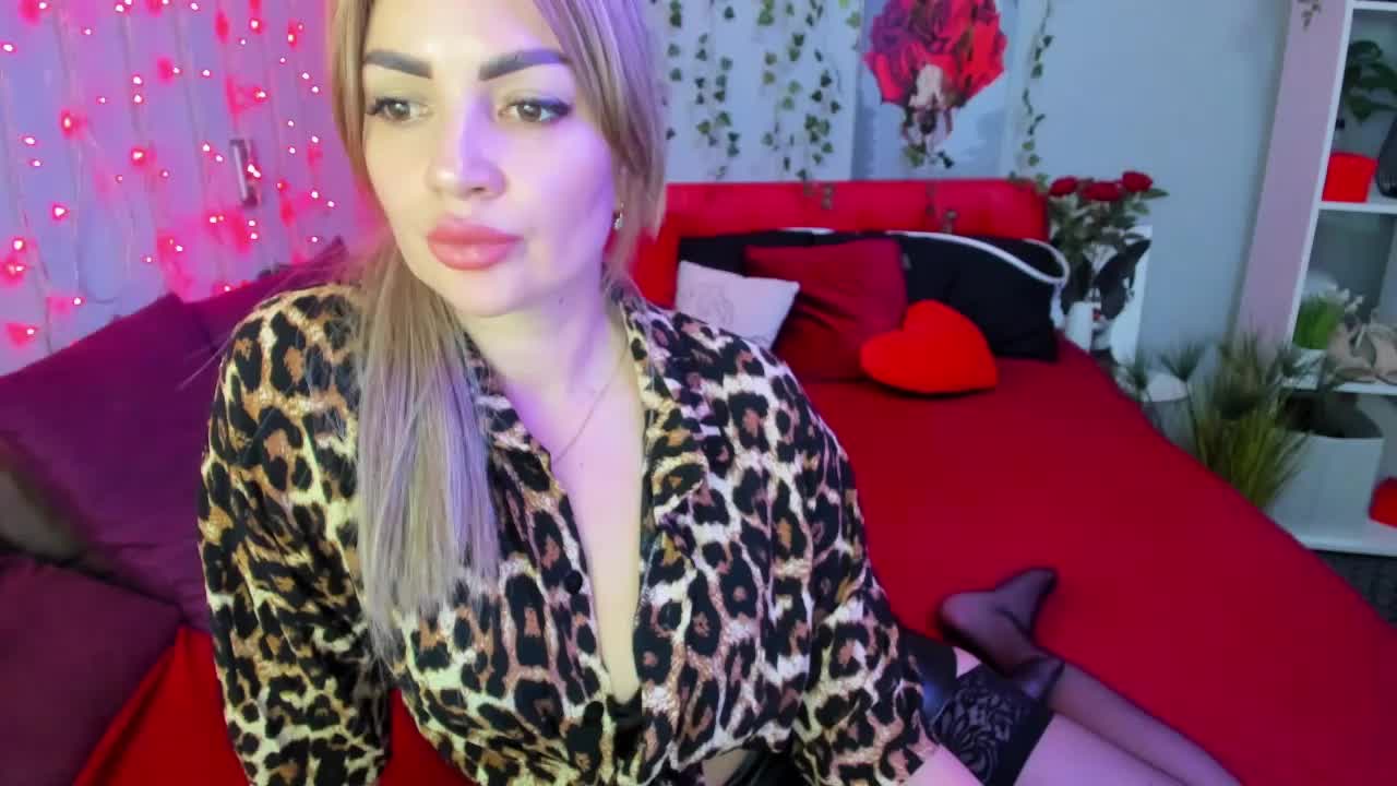 LunaBellucci Cam Show Recorded 2025-04-04