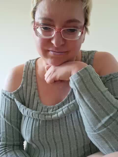 LeonaSplash Cam Show Recorded 2025-04-08
