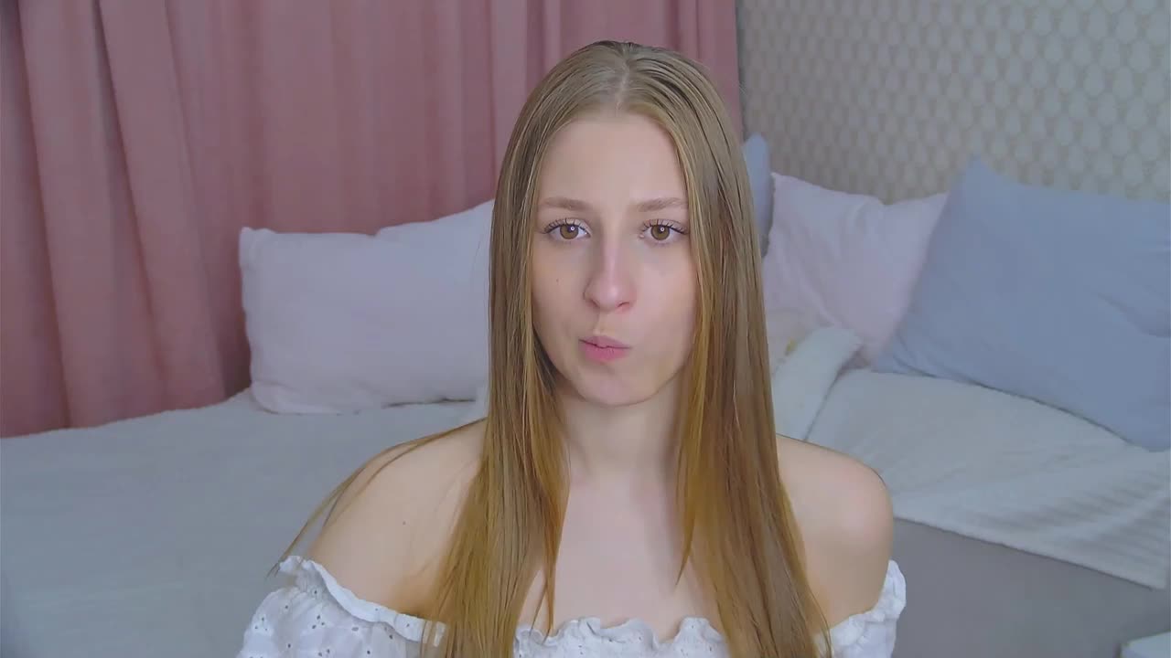 BritneyCruze Cam Show Recorded 2025-04-08