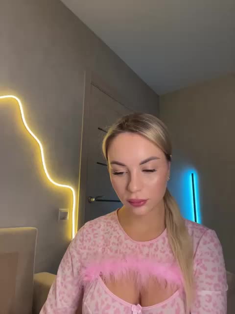 Mila-m Cam Show Recorded 2025-04-08