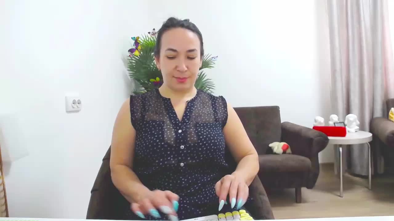 LesoleiLika Cam Show Recorded 2025-04-09