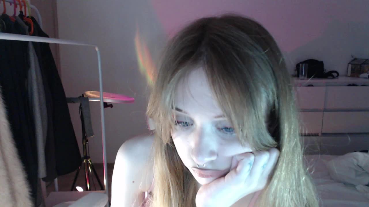 Mnepohuyy Cam Show Recorded 2025-04-09