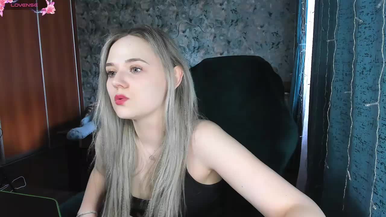 Your_small_bunny Cam Show Recorded 2025-04-10