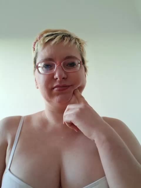 LeonaSplash Cam Show Recorded 2025-04-11