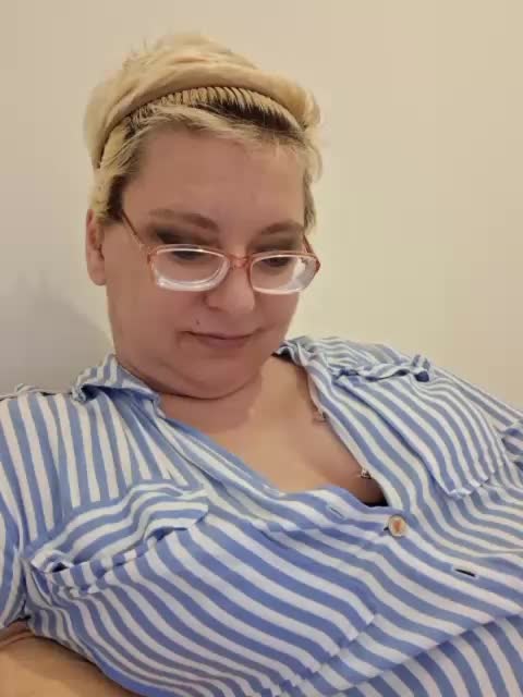 LeonaSplash Cam Show Recorded 2025-04-12