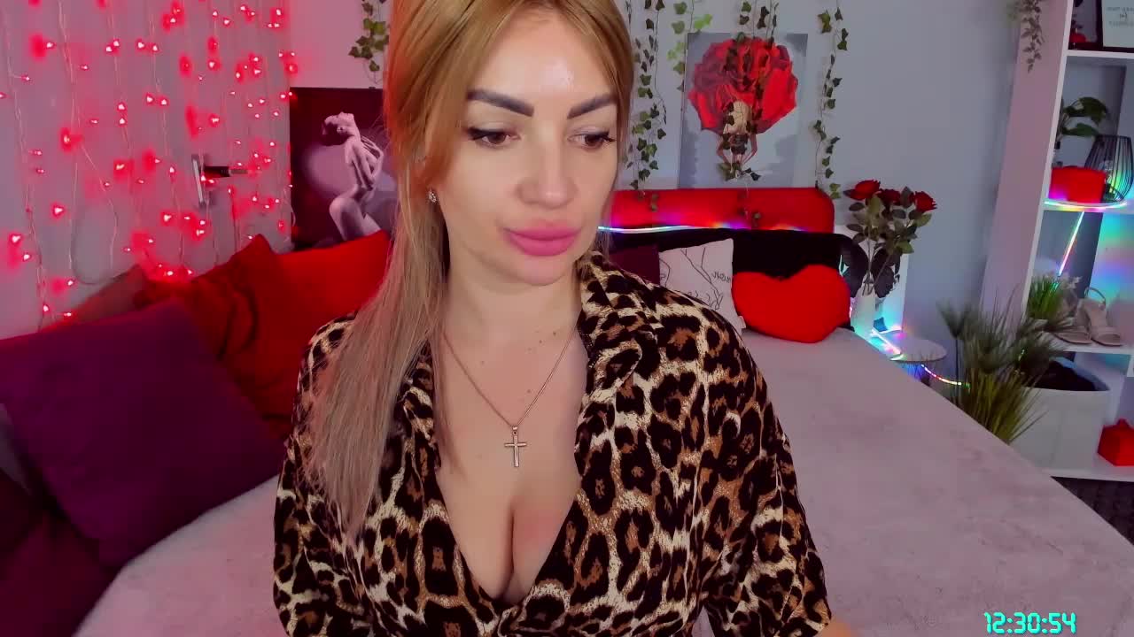 LunaBellucci Cam Show Recorded 2025-04-12