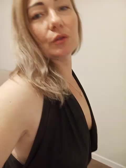 -Amelia--- Cam Show Recorded 2025-04-13