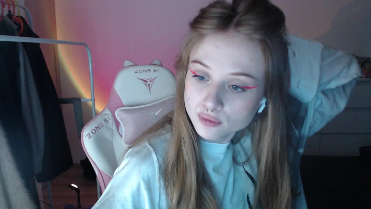 Mnepohuyy Cam Show Recorded 2025-04-13