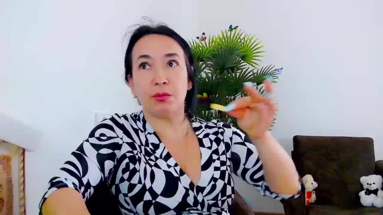 LesoleiLika Cam Show Recorded 2025-04-14