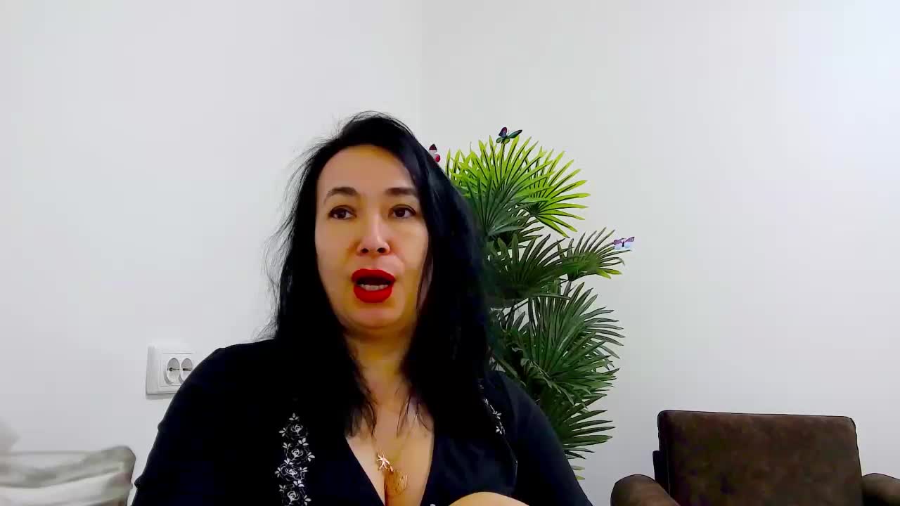 LesoleiLika Cam Show Recorded 2025-04-17