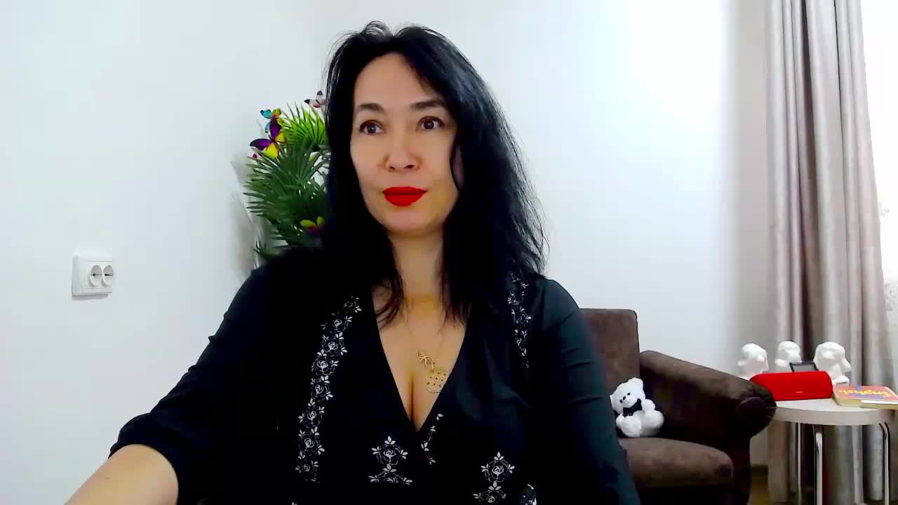 LesoleiLika Cam Show Recorded 2025-04-17