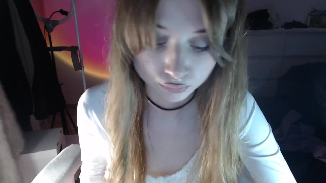 Mnepohuyy Cam Show Recorded 2025-04-17