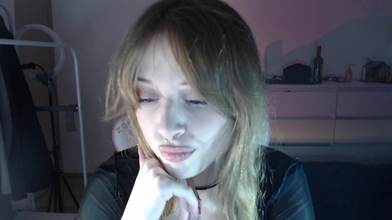 Mnepohuyy Cam Show Recorded 2025-04-18