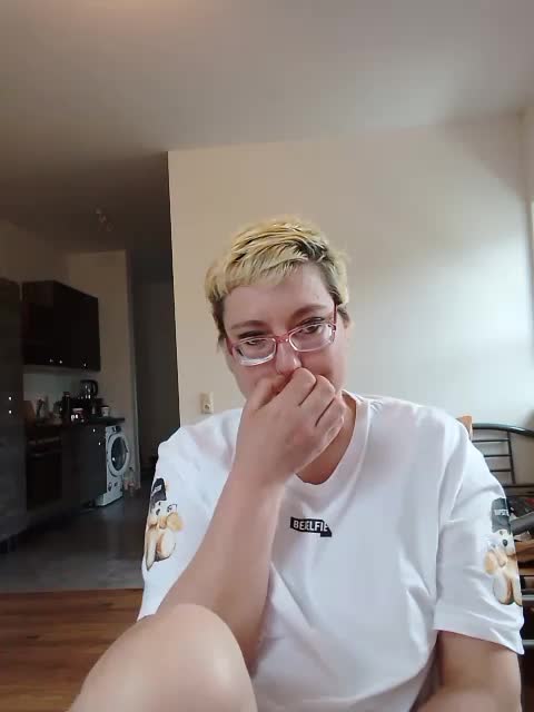 LeonaSplash Cam Show Recorded 2025-04-18