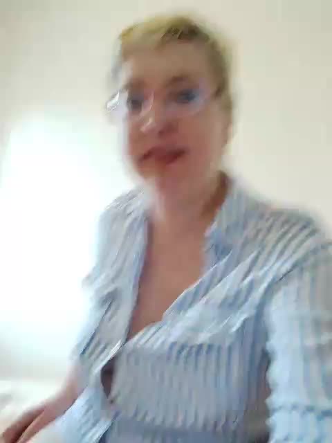 LeonaSplash Cam Show Recorded 2025-04-18