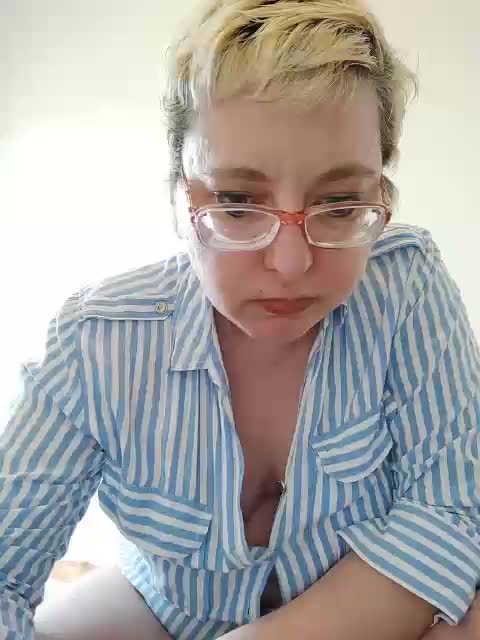 LeonaSplash Cam Show Recorded 2025-04-18