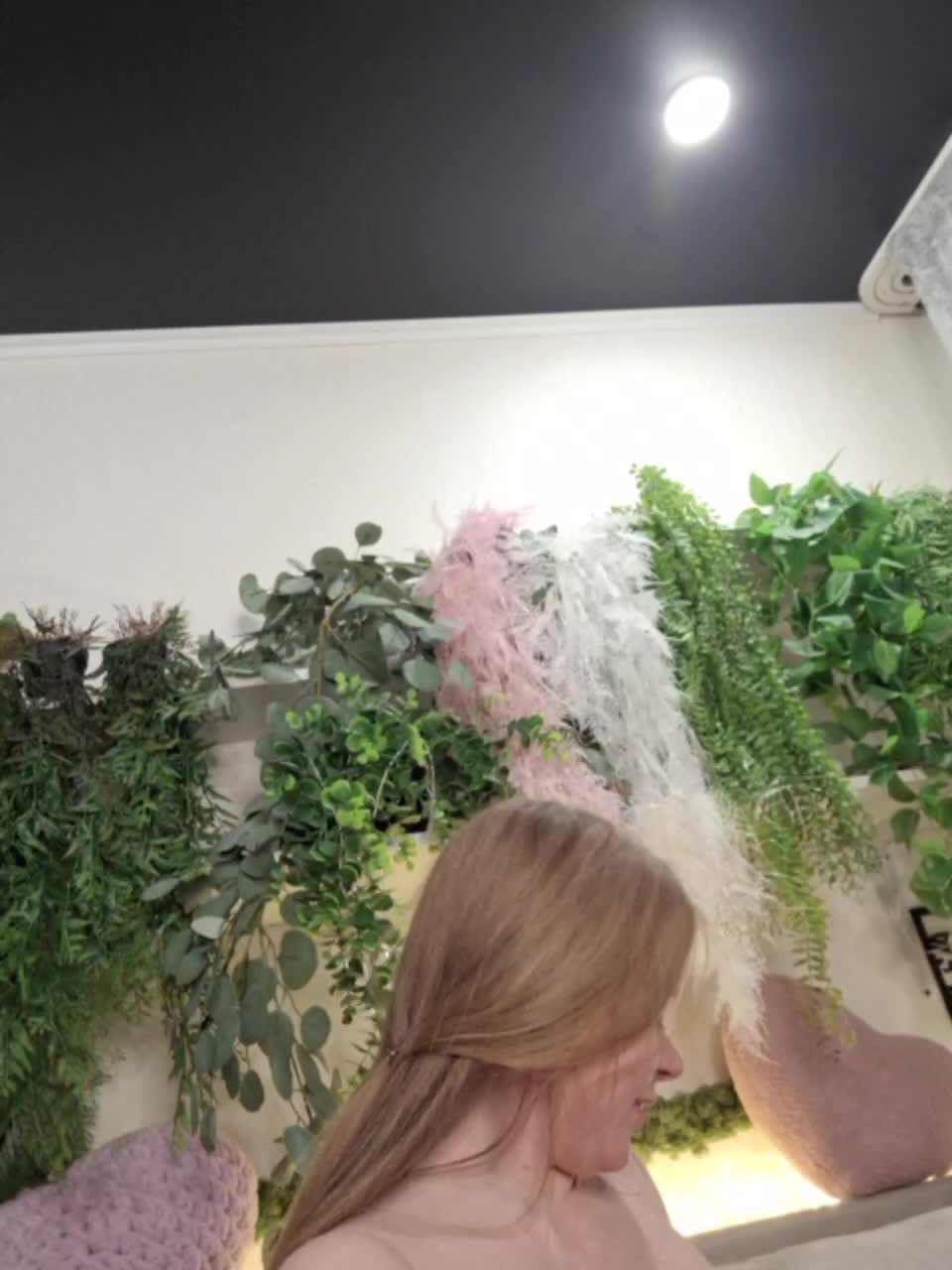 -scyrim- Cam Show Recorded 2025-04-18