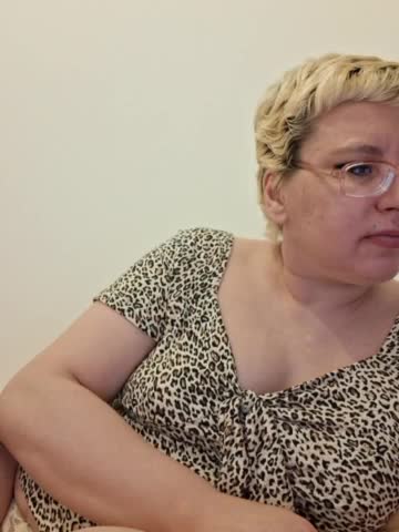 LeonaSplash Cam Show Recorded 2025-04-19