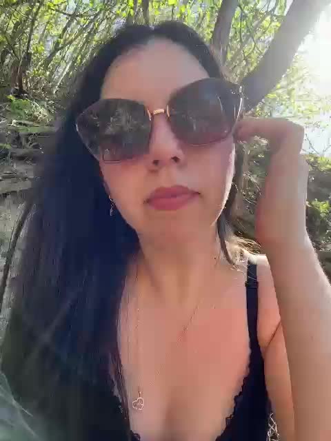 Vika19981 Cam Show Recorded 2025-04-19