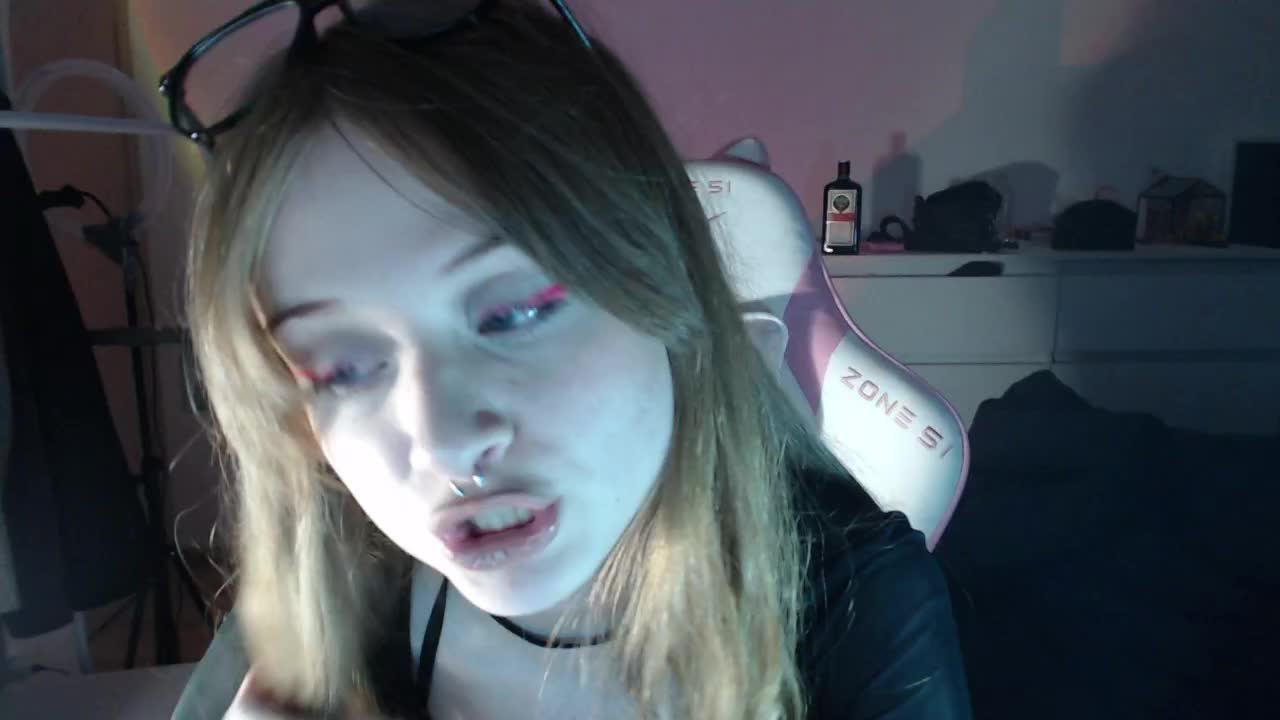 Mnepohuyy Cam Show Recorded 2025-04-20