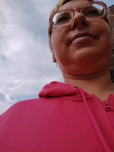 LeonaSplash Cam Show Recorded 2025-04-21