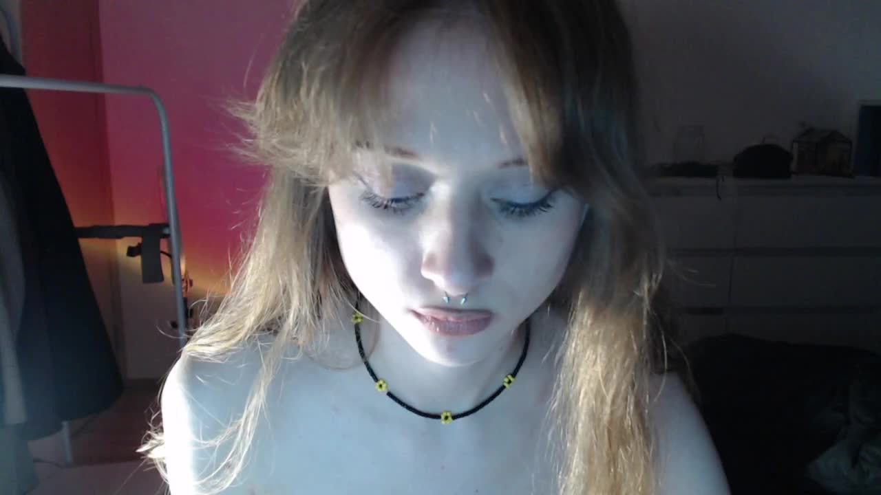 Mnepohuyy Cam Show Recorded 2025-04-21