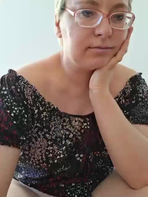 LeonaSplash Cam Show Recorded 2025-04-22