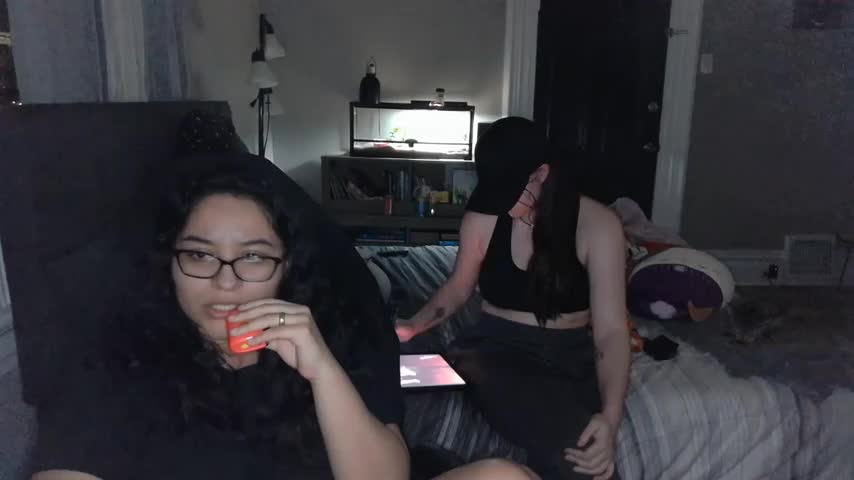Elliewgfs Cam Show Recorded 2025-04-22