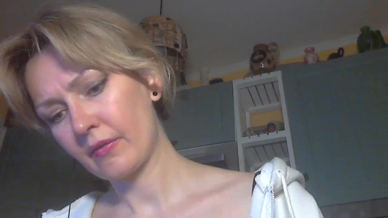 RedEmemdems Cam Show Recorded 2025-04-22