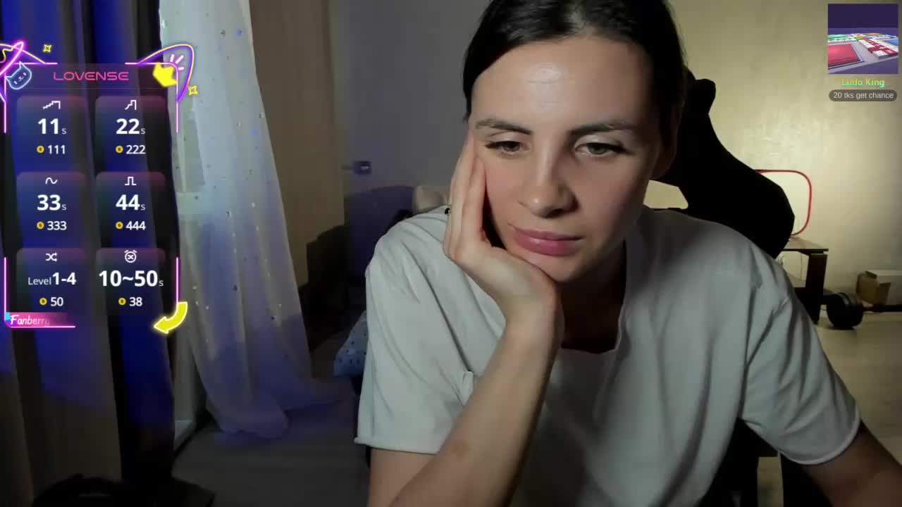 -EmilyJones- Cam Show Recorded 2025-04-22