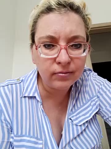 LeonaCrystal Cam Show Recorded 2025-04-22