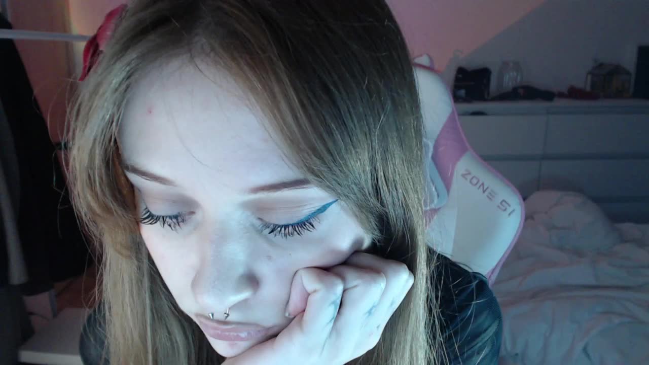 Mnepohuyy Cam Show Recorded 2025-04-23