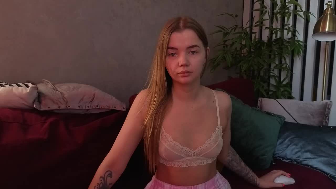 CarrieBradshaww Cam Show Recorded 2025-04-23