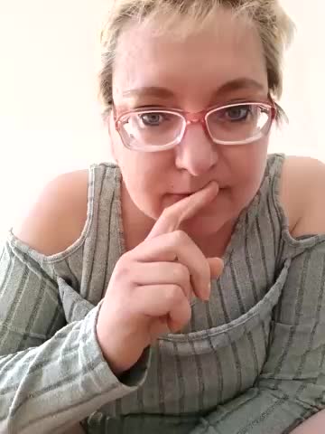 LeonaCrystal Cam Show Recorded 2025-04-24