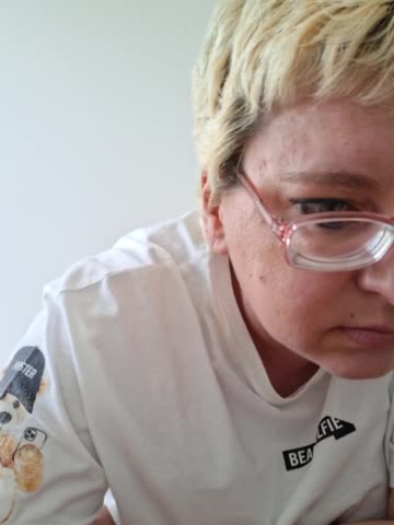 LeonaSplash Cam Show Recorded 2025-04-24