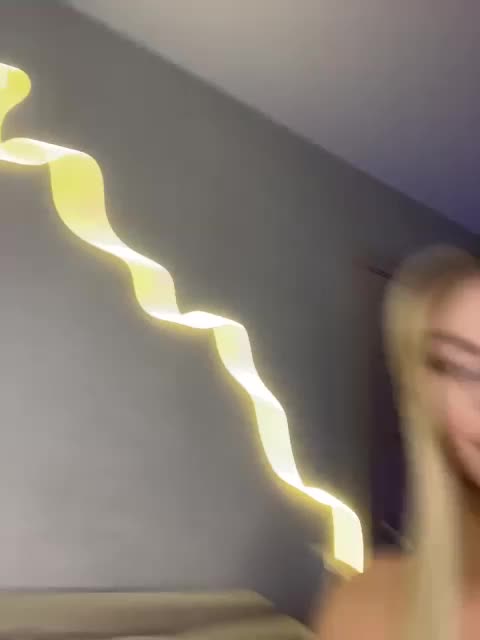 Mila-m Cam Show Recorded 2025-04-24