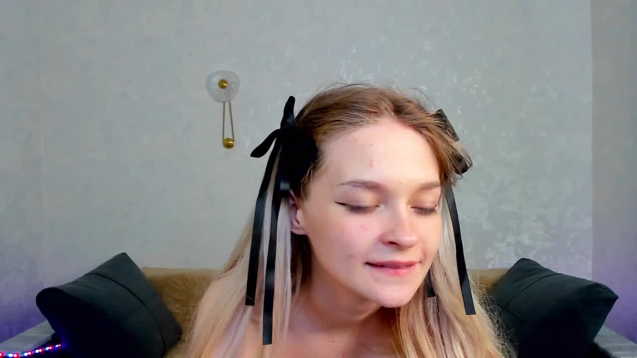 Vialeta-baby Cam Show Recorded 2025-04-24