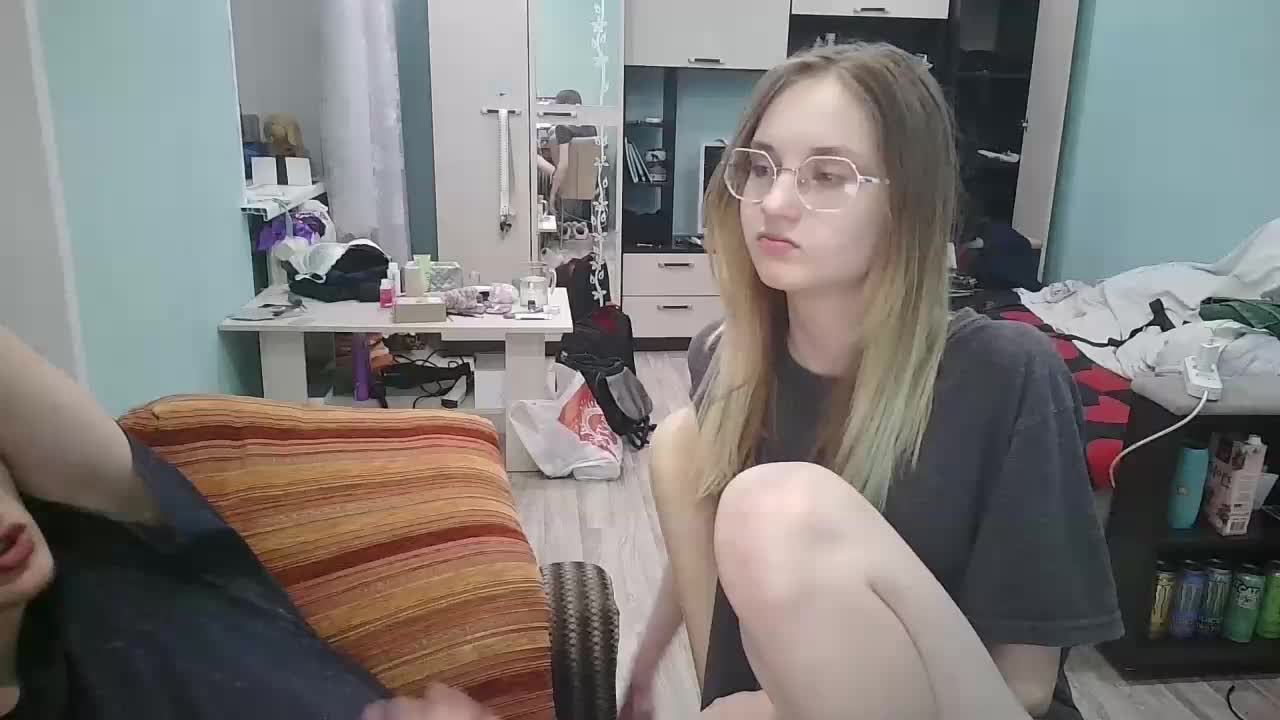 Emolina Cam Show Recorded 2025-04-24
