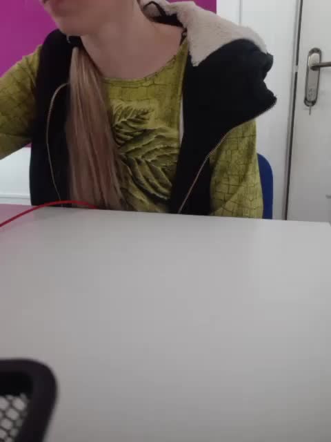 Xo4y-Tpax Cam Show Recorded 2025-04-25