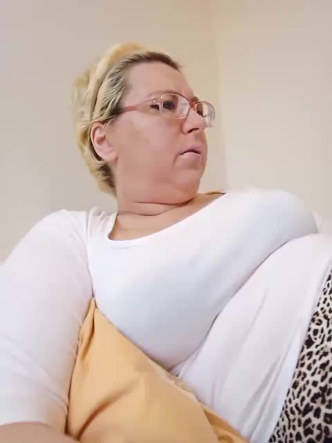 LeonaSplash Cam Show Recorded 2025-04-25