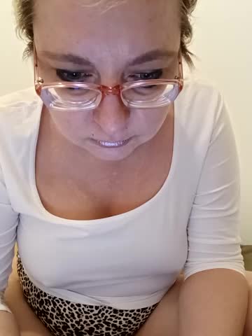 LeonaCrystal Cam Show Recorded 2025-04-26