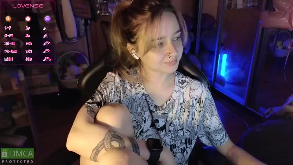 Queen_kitty1818 Cam Show Recorded 2025-04-29