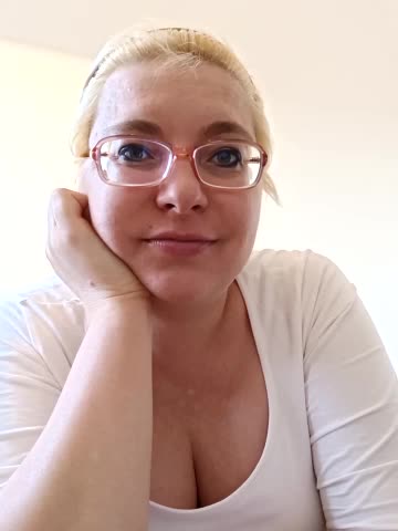 LeonaCrystal Cam Show Recorded 2025-04-30