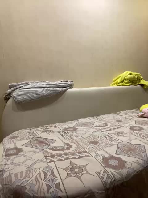 Svetochekk Cam Show Recorded 2025-05-01
