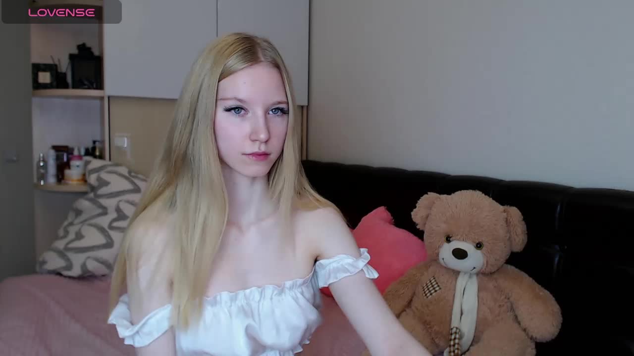 Cutieblondegirl Cam Show Recorded 2025-05-01